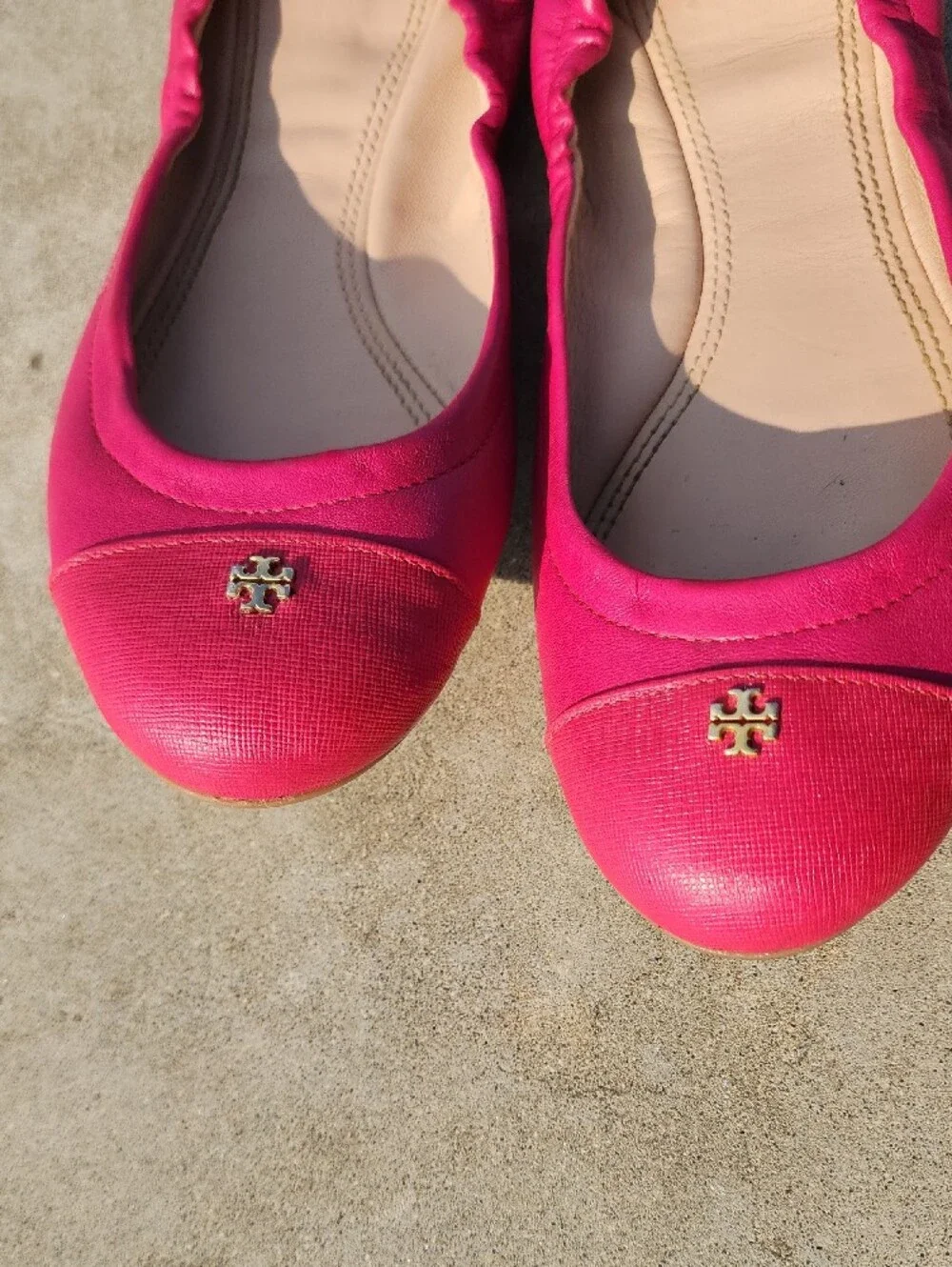 Tory Burch Women’s Pink Ballet Flats with Gold Tone Logo Accent size 8.5